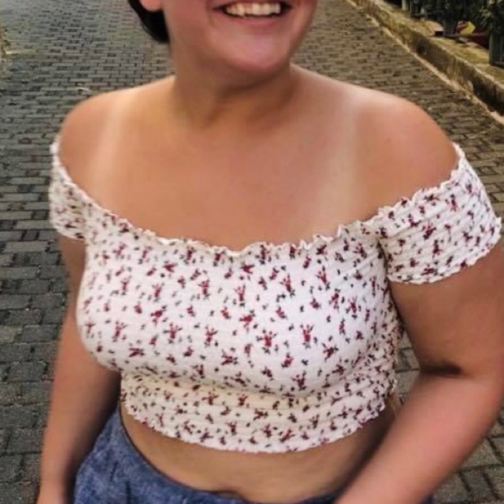 Garage Ruched Crop Top - Picture 2 of 7